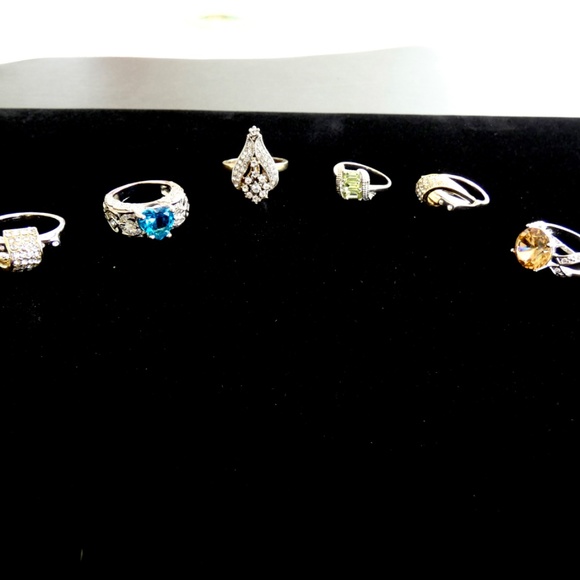 Group of Costume Jewelry Rings - Picture 9 of 11